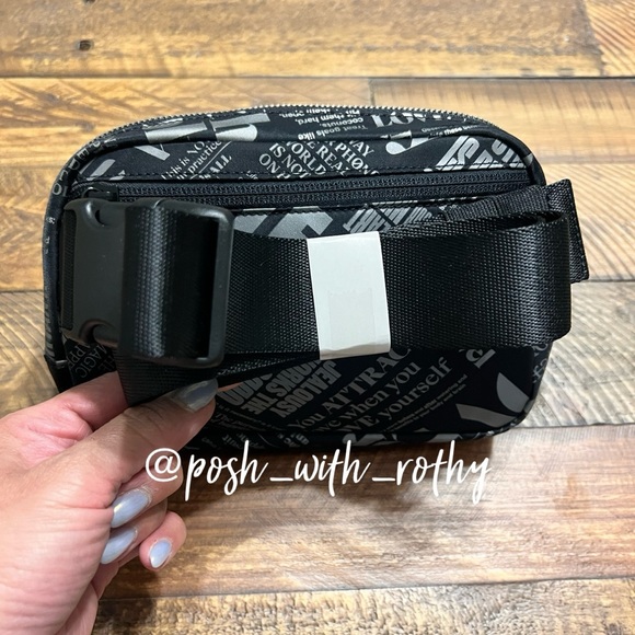 🍋Lululemon Everywhere Belt Bag, *Manifesto Print, NWT - Picture 10 of 11
